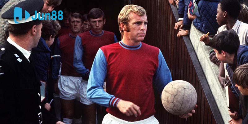 Hậu vệ Bobby Moore huyền thoại