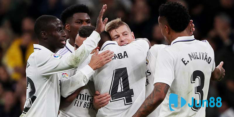 Real Madrid đánh bại Cadiz