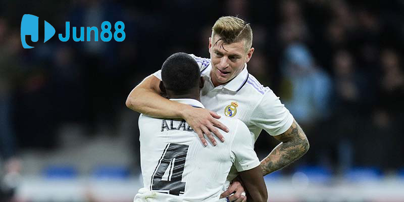 Tiền vệ Toni Kroos