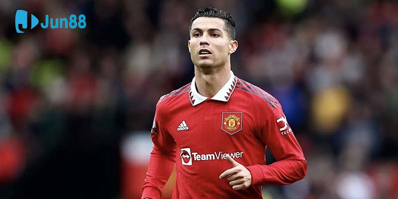 Tương lai của Ronaldo ở Man Utd mù mịt