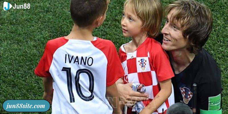 Gia đình nhỏ hạnh phúc của cầu thủ Modric