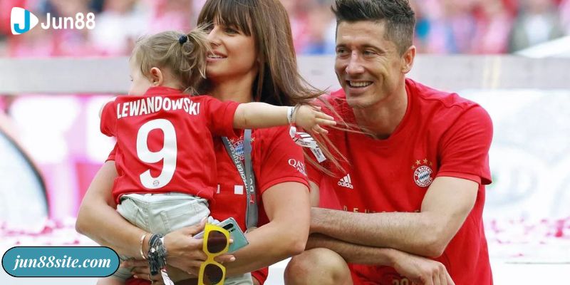 Khám phá cuộc sống đời tư của tiền đạo Lewandowski