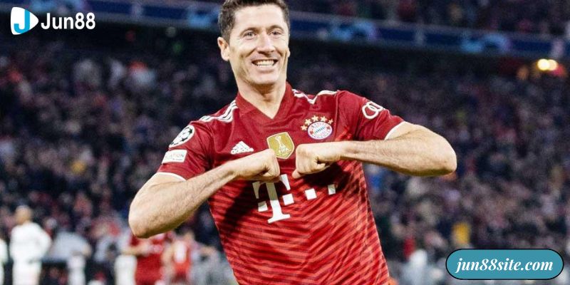 Phong cách đá bóng của tiền đạo Robert Lewandowski